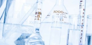 Chelanti in acquario Laboratorio chimico